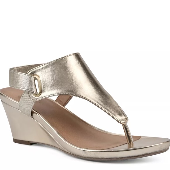 White Mountain Metallic Gold Sandals - Picture 1 of 5